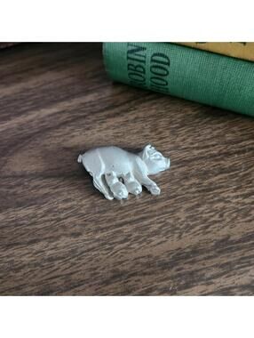 1981 Miniature Pewter Figurine Pig with Piglets Spoontiques #P185
